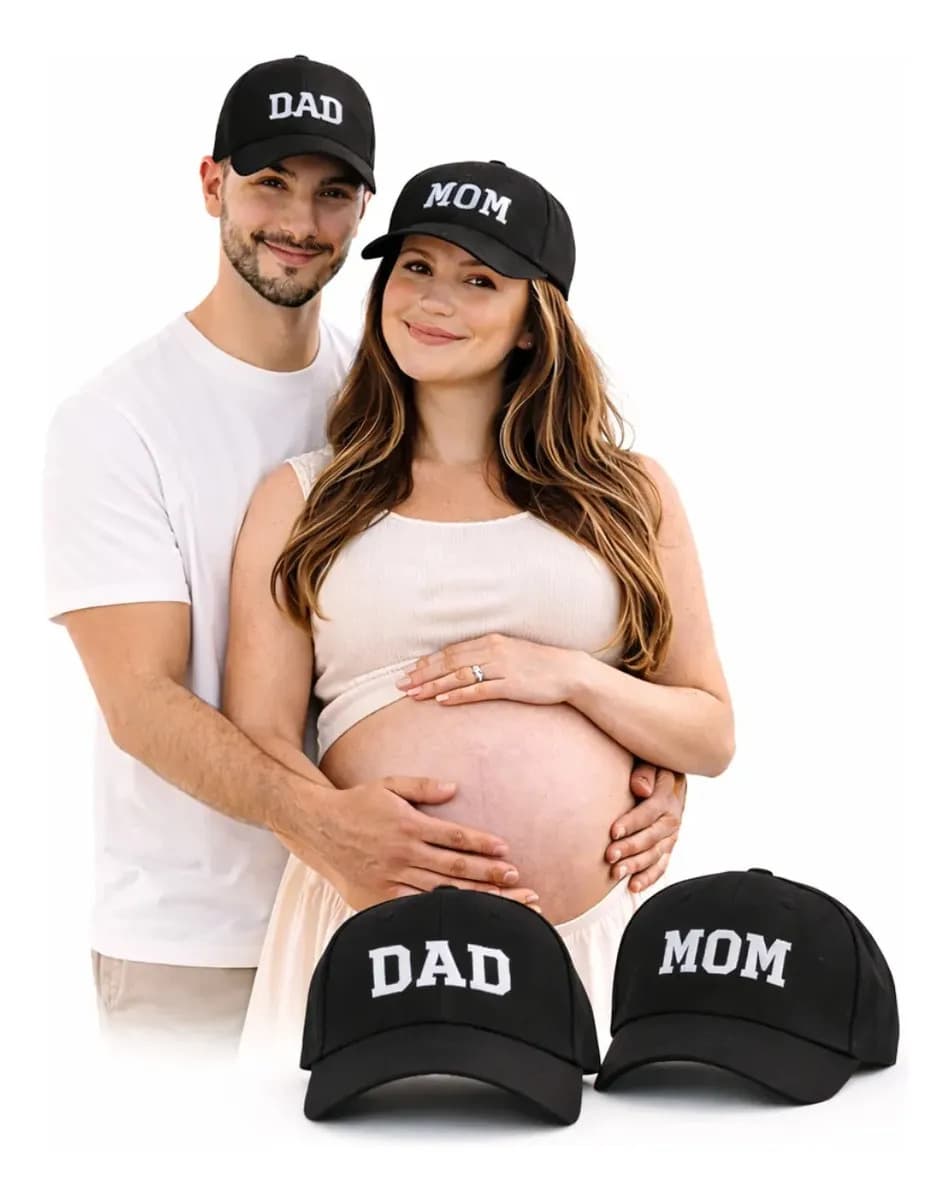 Kit 2 Bonés Dad E Mom Algodão Bordado Pai e Mãe Ajustável Unissex Cor Preto Com Branco Marca Zeltrix